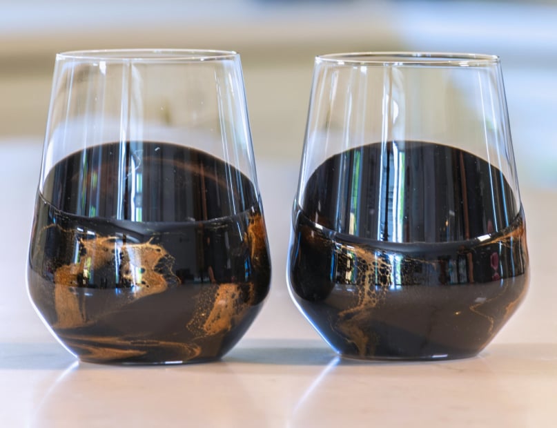 Verres à vin rehaussés de résine – Coffret de 2